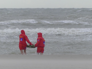 Redders bij zeezegening Duynewake